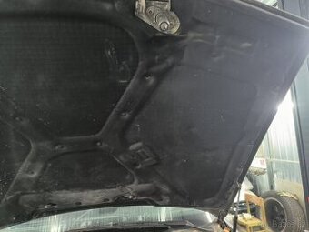 Deka pod kapotu BMW e36