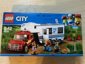 Lego city auto s karavanem