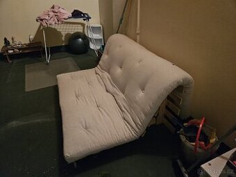 Polohovatelná pohovka futon