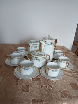 Zachovalý a starožitný porcelánový servis