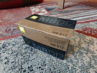 Nikon MB-d12