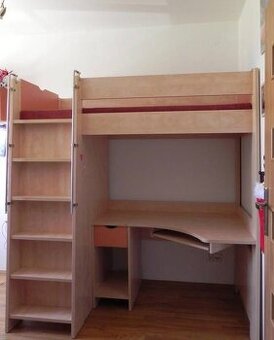 S DOVOZEM patrová postel se stolem šuplíky a skříní. 90x200