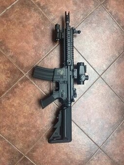 Celokovová Airsoftová Zbraň - M4 + výbava k ní