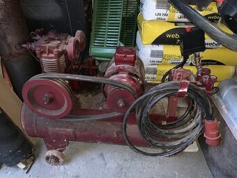 Kompresor s vadnym elektromotorem.