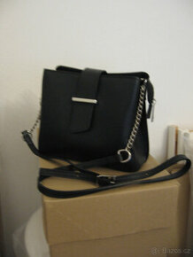 KOŽENA CROSSBODY KABELKA ČERNA - NOVA