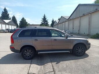 Volvo XC 90 D5 2,4d 136kw automat 4x4 7 míst kůže