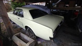 Ford Mustang - 1