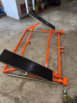 REZERVACE do 29.7. Překlápěcí zvedák autolift3000