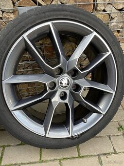 Škoda Octavia Superb alukola gemini 18, letní pneu 225/40