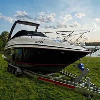 Yachta kajutova Regal 28 Express. 2012 rok.