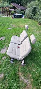 Toyota LC 100, 200 třetí řada sedaček