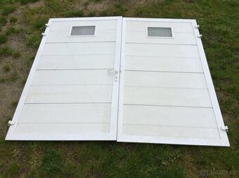 dvoukřídlá plastová vrata