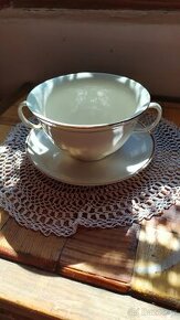 Starožitný hrneček s talířkem