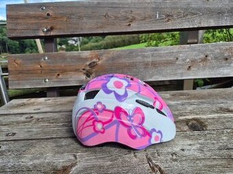 Dívčí lyžařská helma