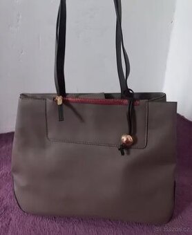 Nová kabelka Carpisa Fango Mud vínová šedivá