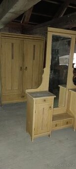 Starožitná celodřevěná ložnice