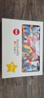 Dětský kolotoč nad postýlku