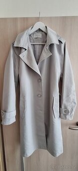 Světlý trenčkot - podzimní kabát