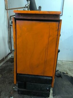 Kotel na dřevo Smolkov do dílny garáže