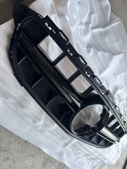 Mercedes-Benz C W205 C63 AMG přední maska