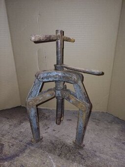 Tříramenný stahovák