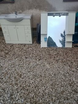 Koupelnová skříňka