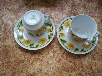Hrnečky narcisy, jarní, káva...