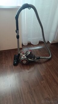 Prodám bezsačkovy vysavač SEVERIN 800w