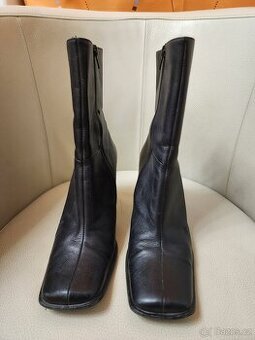 Černé nízké kozačky Baťa, velikost 40