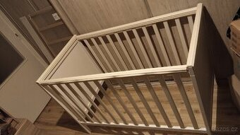 Postýlka pro děti a velká sada věci