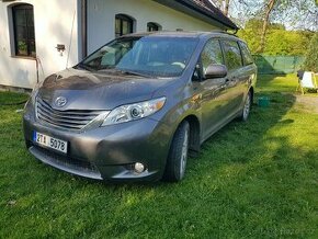 Toyota Sienna XLE AWD