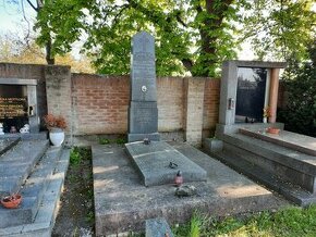 Prodám hrobku na hřbitově Sobín - Praha Zličín