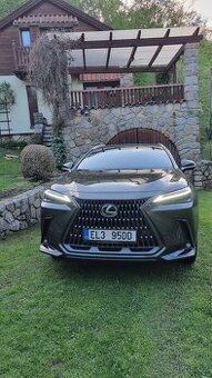 Lexus NX 450h+ model 2025