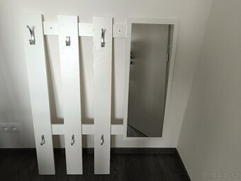 Nástěnný věšák do předsíně