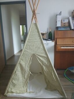 Dětské teepee s motivem dubových listů a ušitou matrací