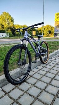 celoodpružené kolo Rockrider ST900s