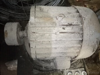 Starý elektromotor 7,5 kW funkční