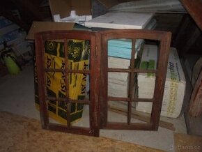 Dřevěnné okno s obloukem