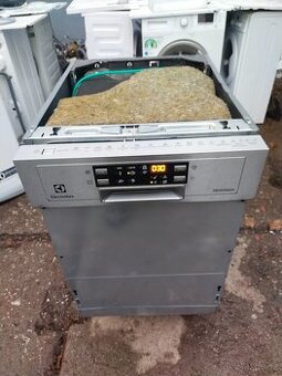 Prodám VESTAVNOU myčku zn. ELECTROLUX-45CM---DOVEZU--