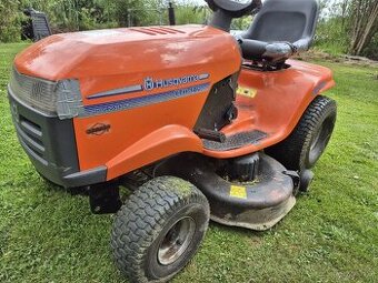 Zahradní sekací traktor Husqvarna YTH 180.