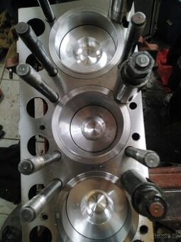 Prodám hlavy motorů Zetor