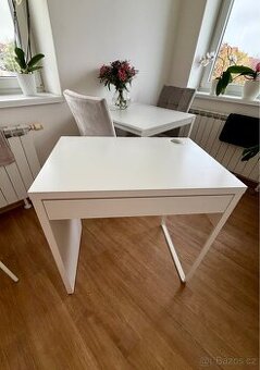 Psací stůl MICKE