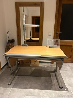 psací stůl - rostoucí Moll