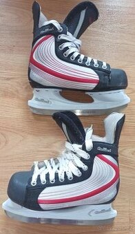 Zimní brusle vel.39 a vel.40 zn.Crowned