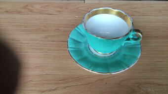 Prodám starožitný šálek s podšálkem.