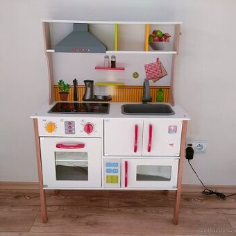dětská dřevěná kuchyňka