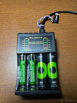 Nabíječka baterií AA/AAA