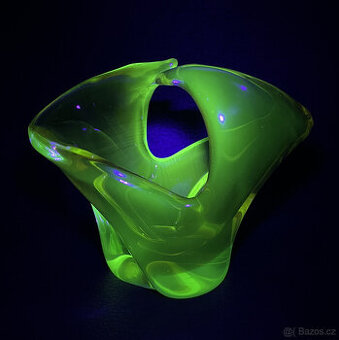 Košík Elegance, uranové hutní sklo, Milena Velíšková