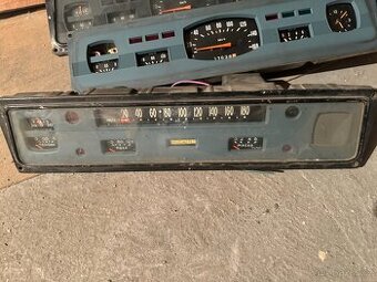 Volha Gaz 24, přistrojové desky originál