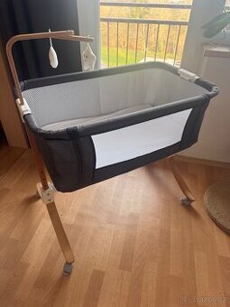 Postýlka - přistýlka pro miminka pro děti dřevěná s kolečky